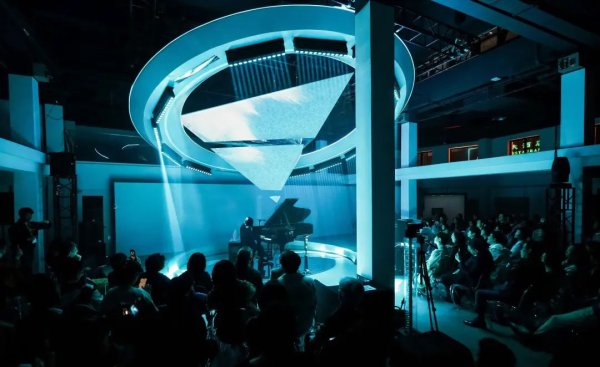 通昭配资 对话宋思衡：穿越“黑洞”的音乐会，他的钢琴诗缘何在普陀启航？