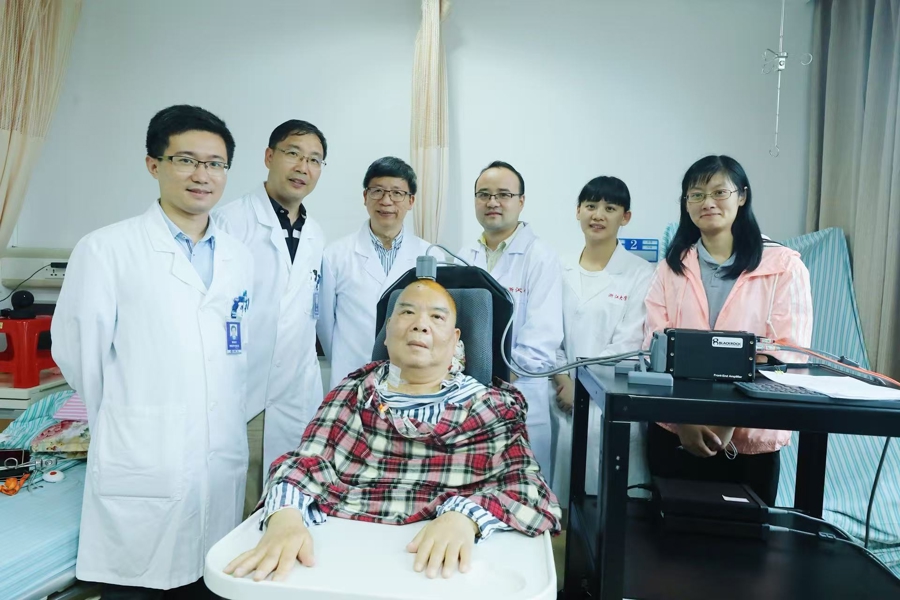 张建民团队与脑机接口志愿者